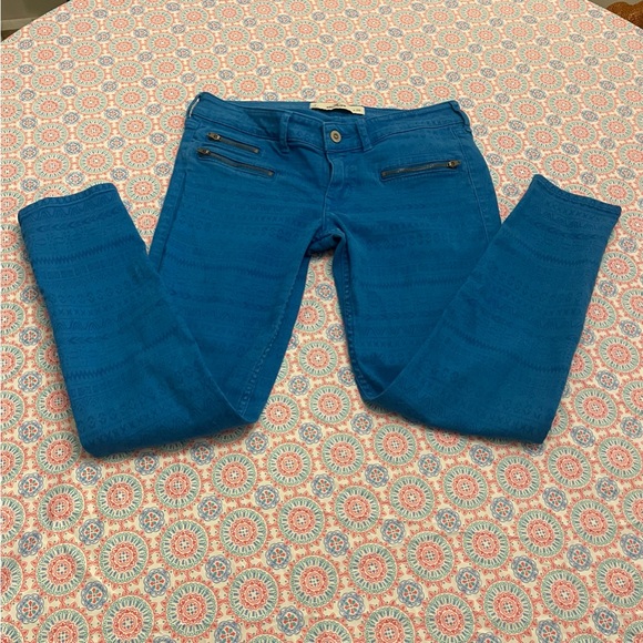 Hollister Blue Low Rise Skinny Jeans w/ Zipper Pockets and Aztec Design - Picture 1 of 7